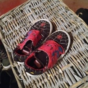 Toddler boys spiderman 🕷️ snaps shoes